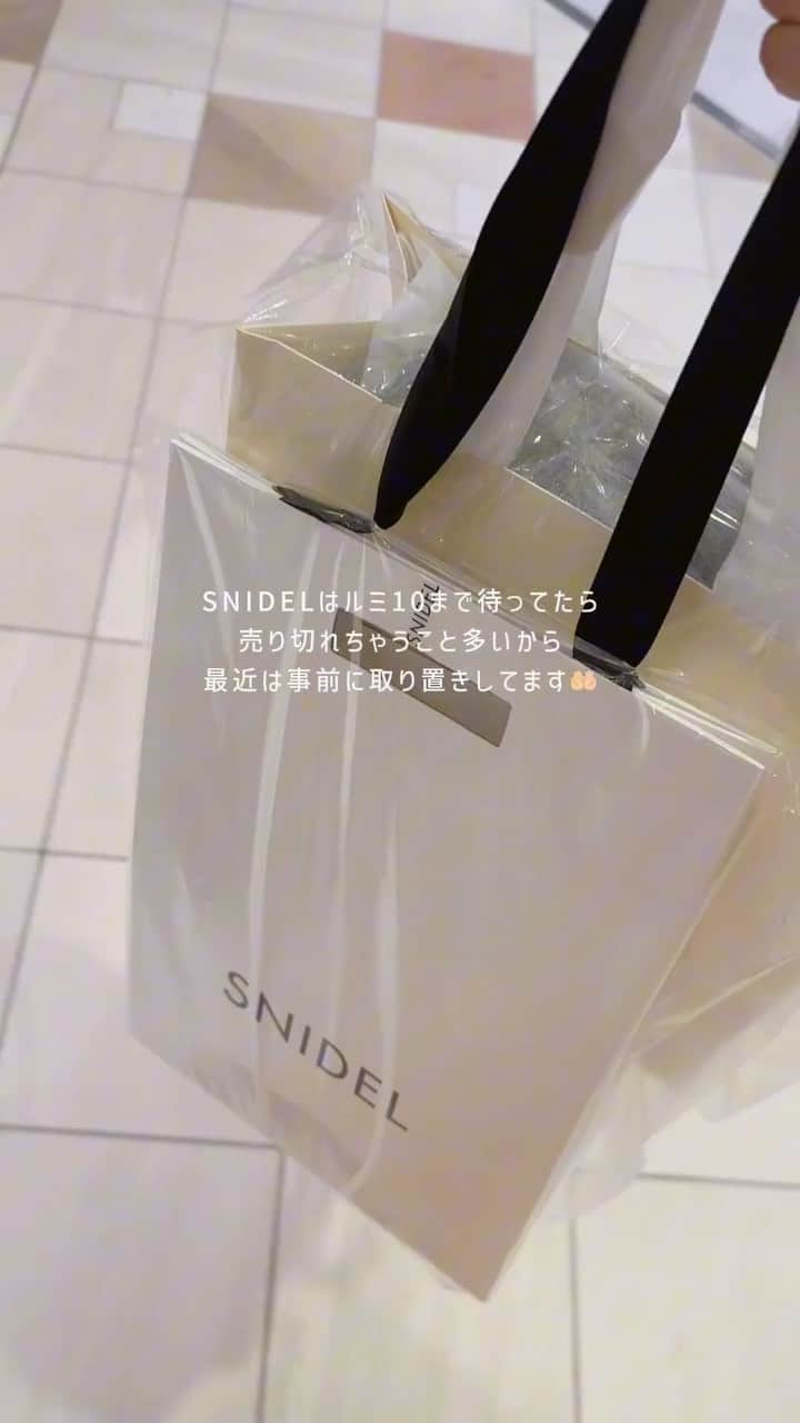 cherieのインスタグラム：「丸の内OLの華金Vlog🕊️ ルミ10は1週間前に行って取り置きしておく本気勢です✊ いろいろ秋物getできて友だちともワイワイ飲めて 最高の金曜日でした💕   #社会人の日常 #平日vlog #olの日常 #お買い物 #お買い物動画」