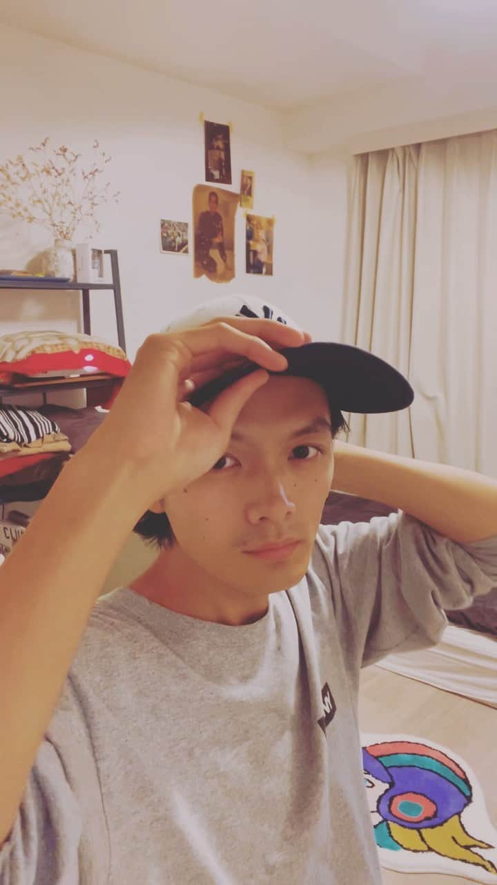長坂 睦生のインスタグラム：「かわいいRUG買った休日🤔 RUG: @leftalone_official」