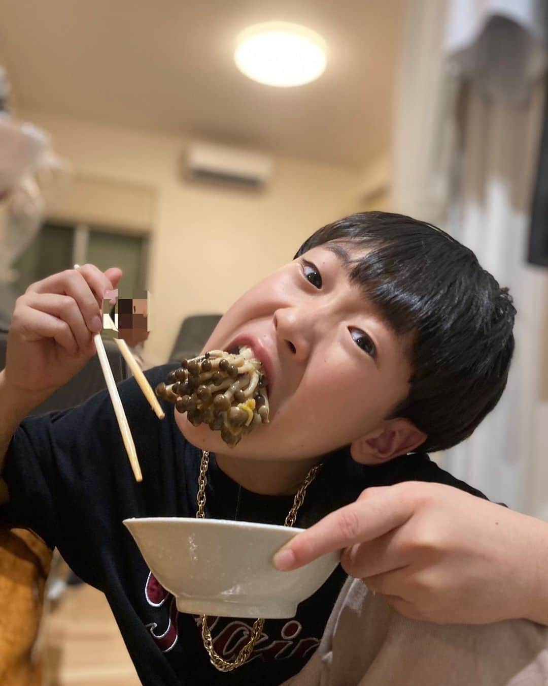 ちょんのインスタグラム：「共食い」