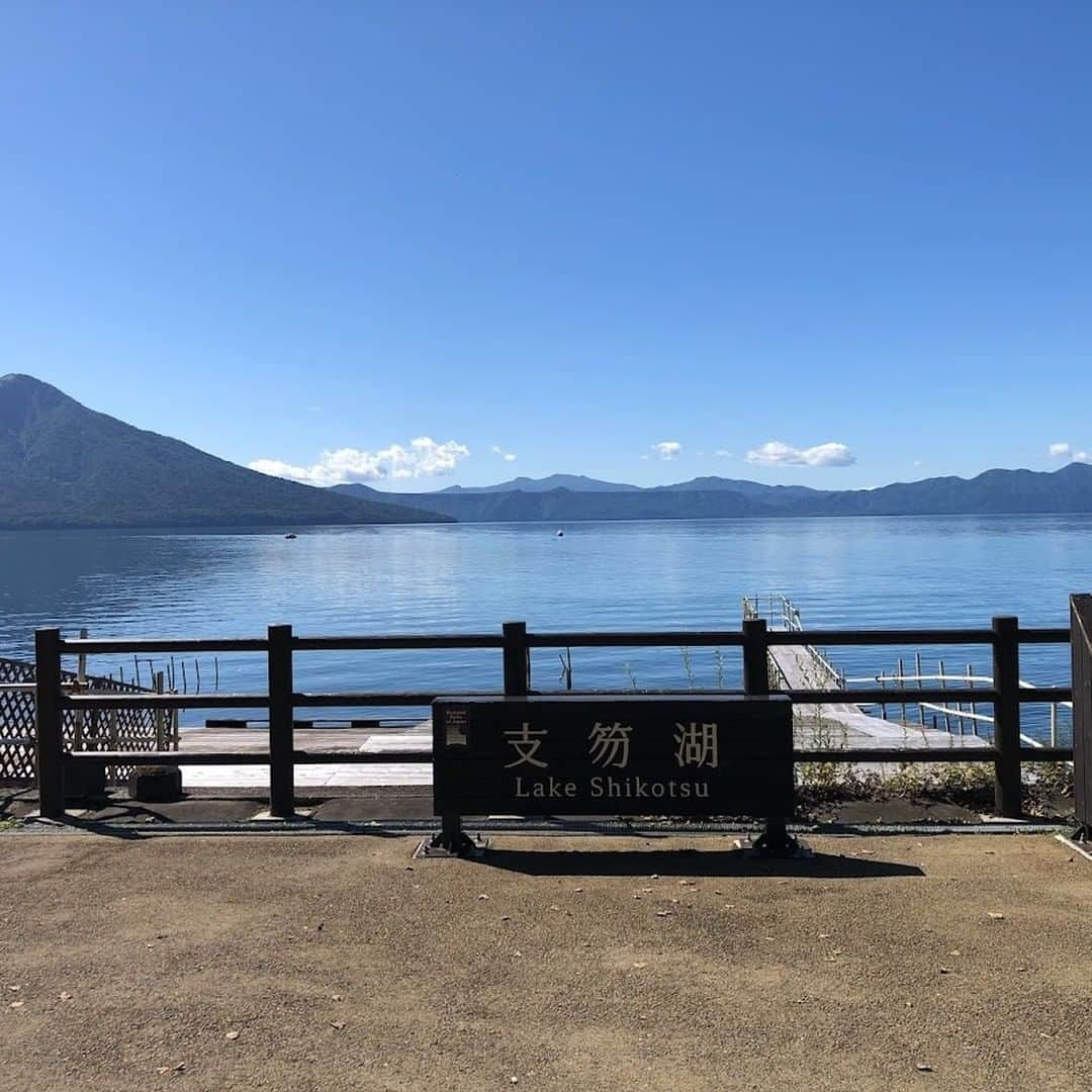 池田健三郎さんのインスタグラム写真 - (池田健三郎Instagram)「週末は所用＋観光で北海道へ。 空路、千歳空港に入り、涼風に吹かれつつ支笏湖、定山渓温泉を巡って札幌でもご当地グルメを堪能。 良きリフレッシュになりました。」9月24日 19時39分 - kenzaburo_official