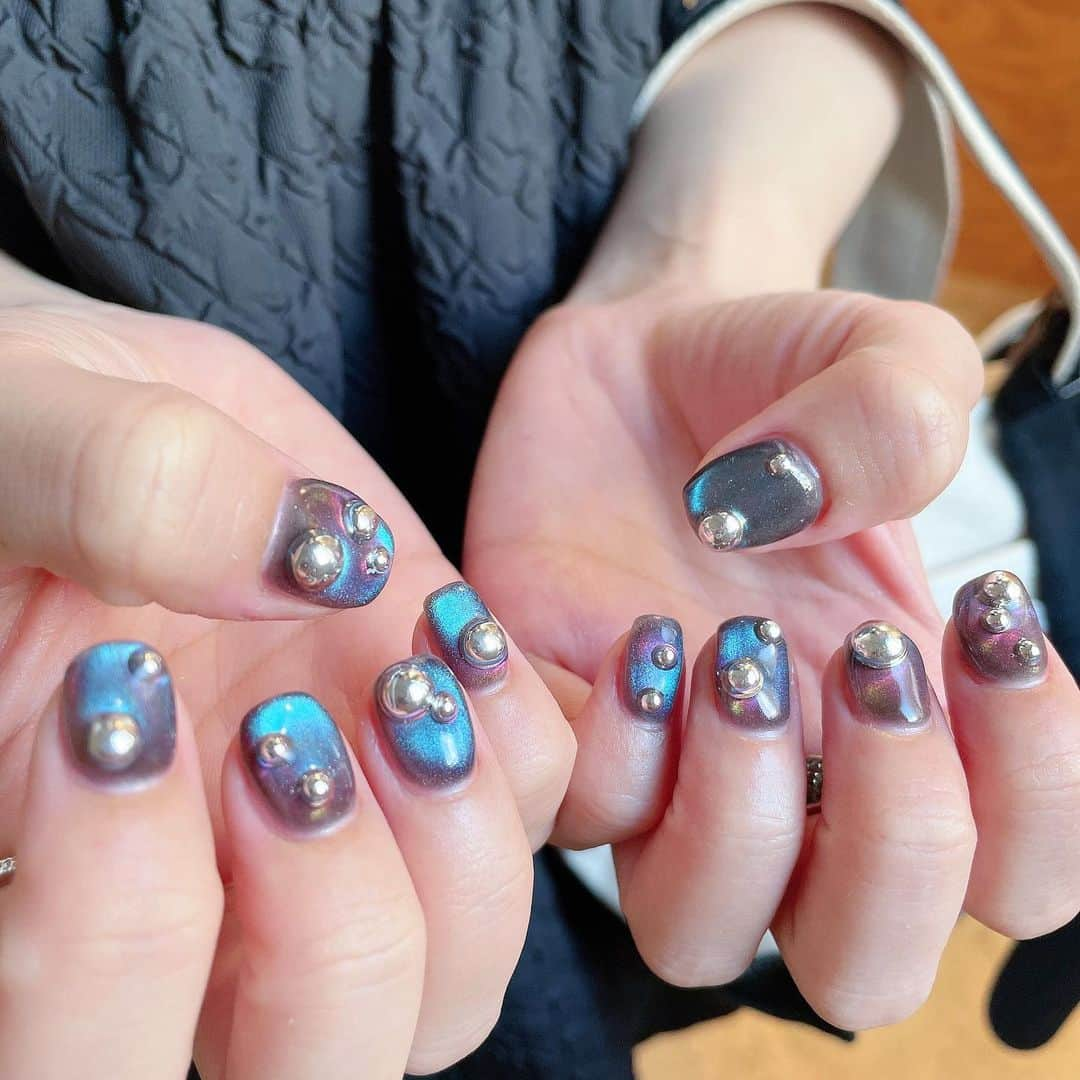 本村碧唯のインスタグラム：「気持ちはもう秋。ネイルから秋にしていくタイプ  #あおちゃんねいる #nail #nails #네일 #네일아트 #네일디자인 #네일스타그램 #ネイル #ネイルデザイン #ニュアンスネイル #マグネットネイル #秋ネイル」