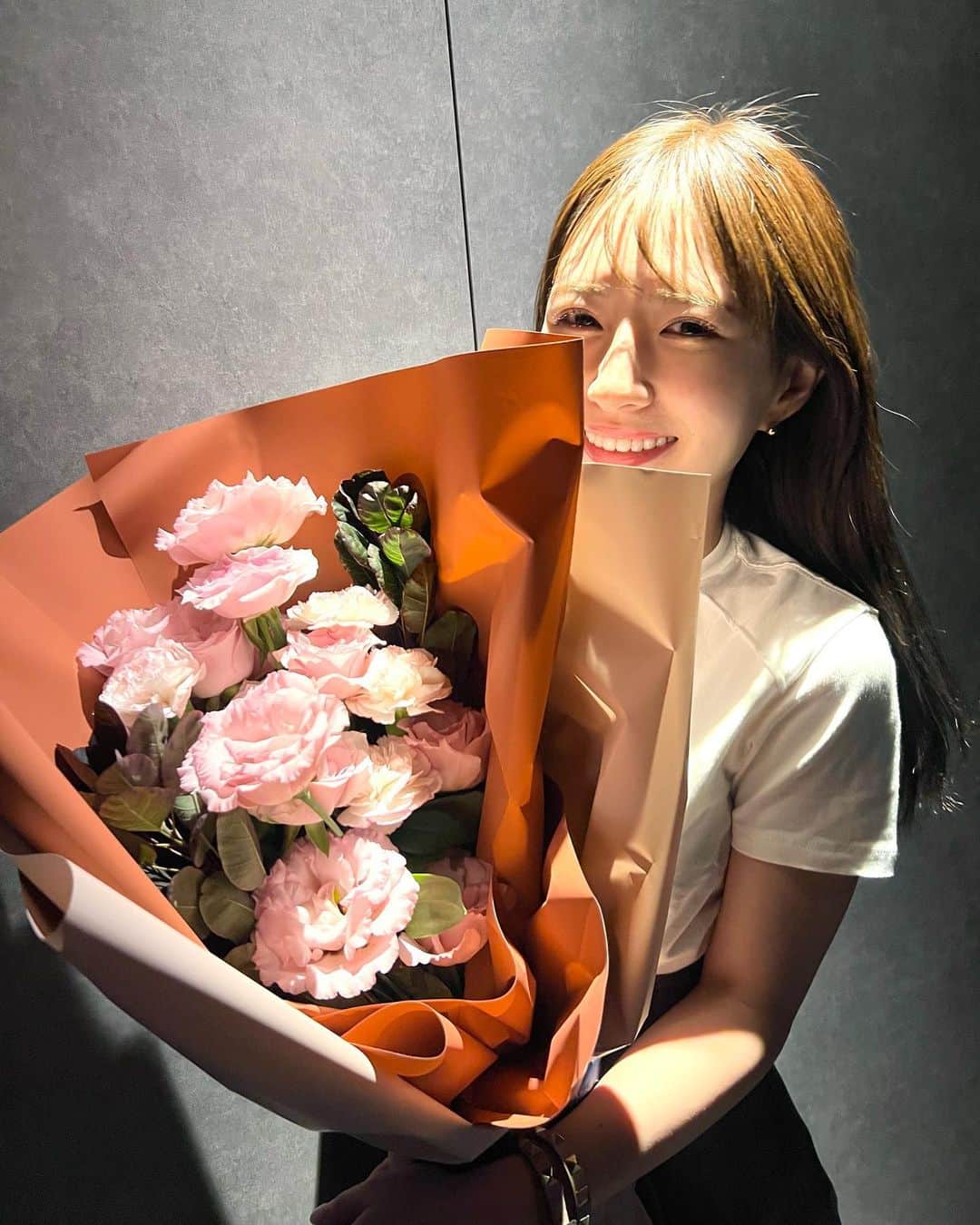 のインスタグラム：「🌹  #スターダスト #伊藤彩華 #お花 #花束 #バラ #ブルベ夏」