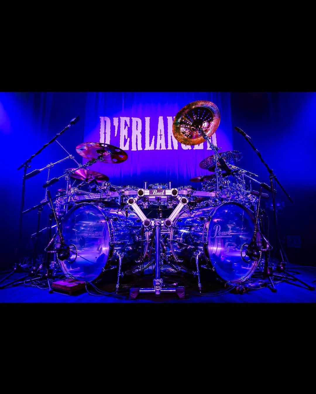 菊地哲のインスタグラム：「My new DR kit 2023 “Pearl Titanium Clear Chrome” was completed！The best reason to play drums. Thanx to Pearl Drums!!! #PearlDrums #pearl #drums #drumset #SabianCymbals #sabian #REMO #derlanger #Tetsu #greatzupper」