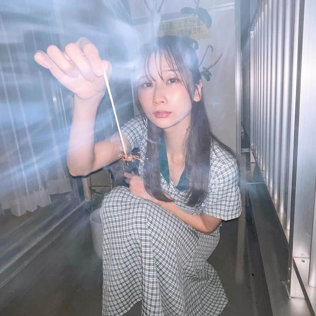 塩野響子さんのインスタグラム写真 - (塩野響子Instagram)「⠀ 花火とか綺麗なものってなんで切なくて儚いんだろうね。 ⠀ ⠀」9月24日 19時36分 - kyondayo1206