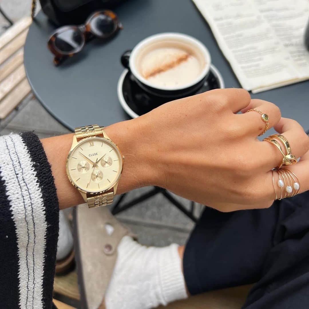 CLUSEさんのインスタグラム写真 - (CLUSEInstagram)「Are you wearing your favourite CLUSE watch in these cozy fall Sunday mornings? 🍂🤎☕ #cluse #cluseclub」9月24日 19時37分 - cluse