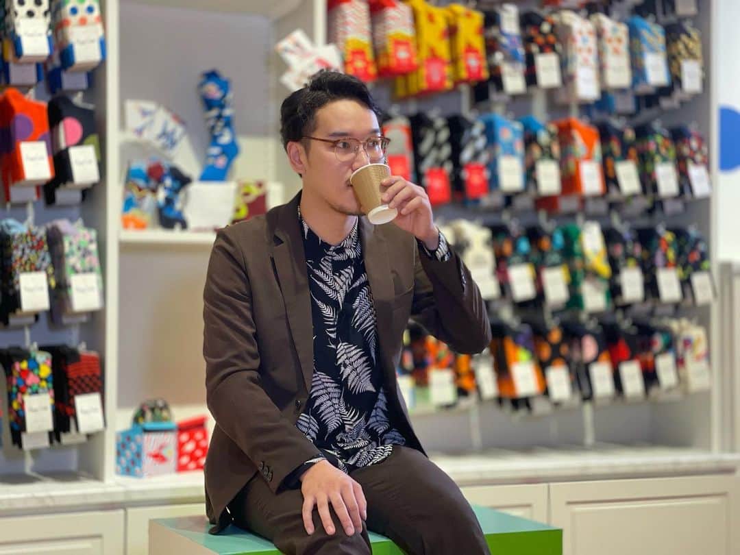 橋本市民球場のインスタグラム：「#happysocks #chinandco etc..,  無類の靴下好き🧦 派手な靴下好き 100足近く持ってる。 派手な靴下ありましたら教えてね🧦🧦🧦」