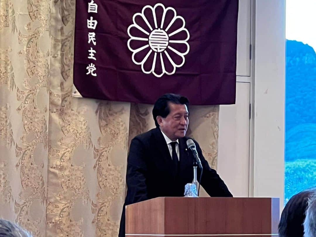 のインスタグラム：「令和5年度自民党川添支部総会で挨拶させていただきました。吉田支部長をはじめ党員の皆さまには、あらゆる選挙の度に強力なご支援をいただき、ありがとうございます。また、地域の支部総会は、地域の具体的な課題や要望に関しても意見交換できる貴重な機会で、政策実行に大いに役立っています。自民党が期待に応えられるよう頑張ります！#平井卓也」