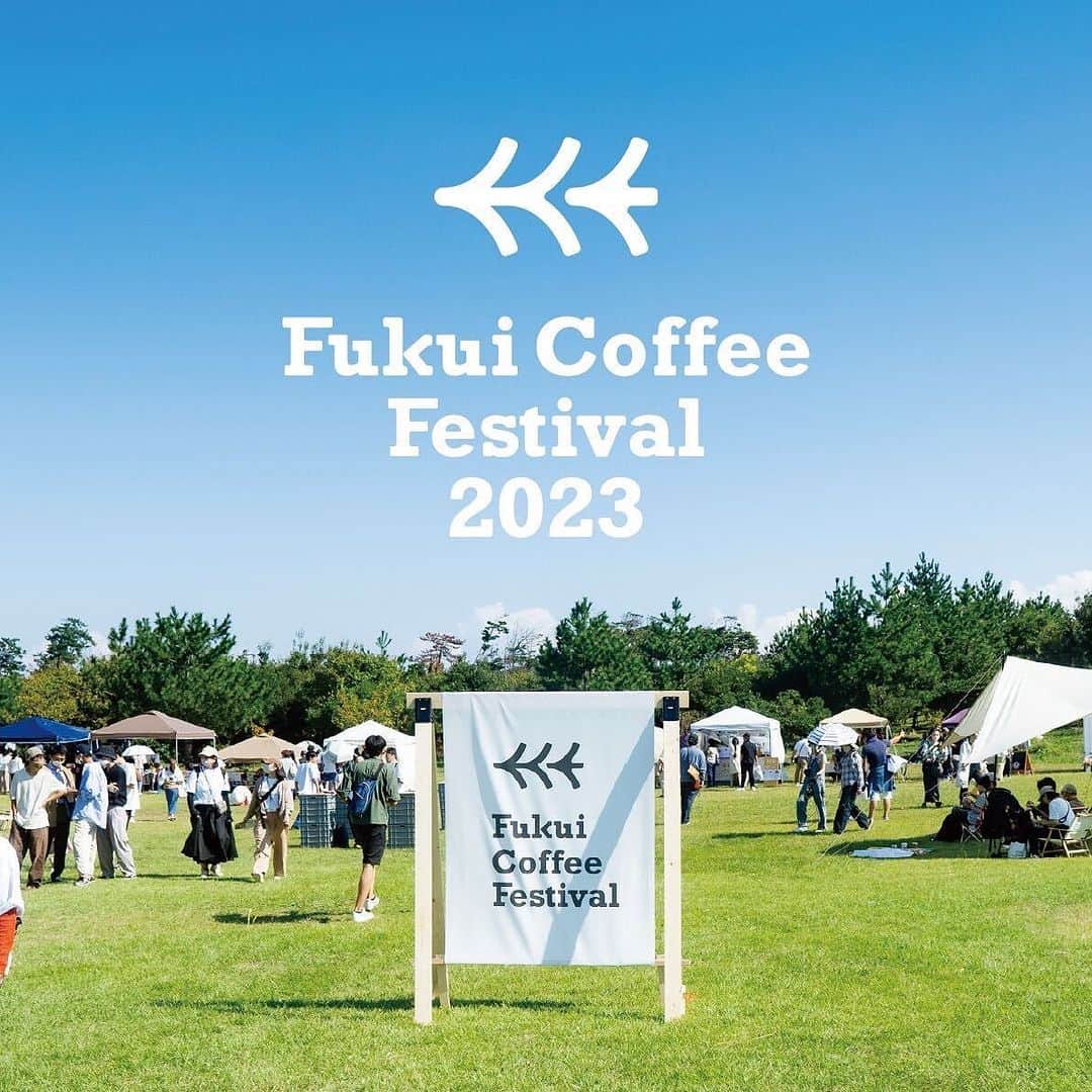 SUNDAY MOUNTAINさんのインスタグラム写真 - (SUNDAY MOUNTAINInstagram)「今年は、開催場所が福井中央公園での開催となり、出店者も増えさらにボリュームアップのFukui Coffee Festival 2023。 去年に引き続き、THE GATEも出店します！ コーヒー片手に、自然を感じながらのゆったりとした時間を楽しみましょう〜。  ＼Fukui Coffee Festival 2023を開催します／ 日時：11月4日㈯　10：00-16：00  11月5日㈰ 9：00-16：00 場所： 福井市中央公園 今年は福井駅から徒歩5分、芝生が心地よい福井市中央公園にて開催いたします。 ◎ スペシャリティコーヒー ◎ コーヒーに寄り添うフード ◎ コーヒーにまつわるワークショップ ◎ 暮らしを彩る雑貨 など、今年も盛りだくさんな内容でお届けすべく、鋭意計画中！ 福井の、全国の、コーヒー好きや、コーヒーのある空間が好きな方にたくさん来ていただけたら嬉しいです。 皆さんといっしょに“コーヒーって、なんかいいね”な二日間を過ごせたらとおもいます。  ＜＜各店舗様出店メニュー、コンテンツ紹介＞＞  福井コーヒーフェスティバルHPとInstagramにて、随時情報を更新中です。 Instagram：@fukui_coffee_fes HP：https://fukuicoffeefes.com （↑プロフィールのリンクよりアクセス可能です）  #福井コーヒーフェスティバル　 #FukuiCoffeeFestival2023 #福井BREW #コーヒー #ドリップコーヒー #スペシャリティコーヒー #自家焙煎 #自家焙煎珈琲 #コーヒー焙煎 #coffeelover #カフェ好き #カフェ好きな人と繋がりたい #カフェ巡り好きな人と繋がりたい #コーヒー好きと繋がりたい #コーヒー好きな人と繋がりたい #コーヒーに寄り添うフード #珈琲ワークショップ #コーヒーにまつわるワークショップ #福井#福井カフェ#福井旅行#福井イベント#福井市中央公園」9月24日 19時49分 - sundaymountain