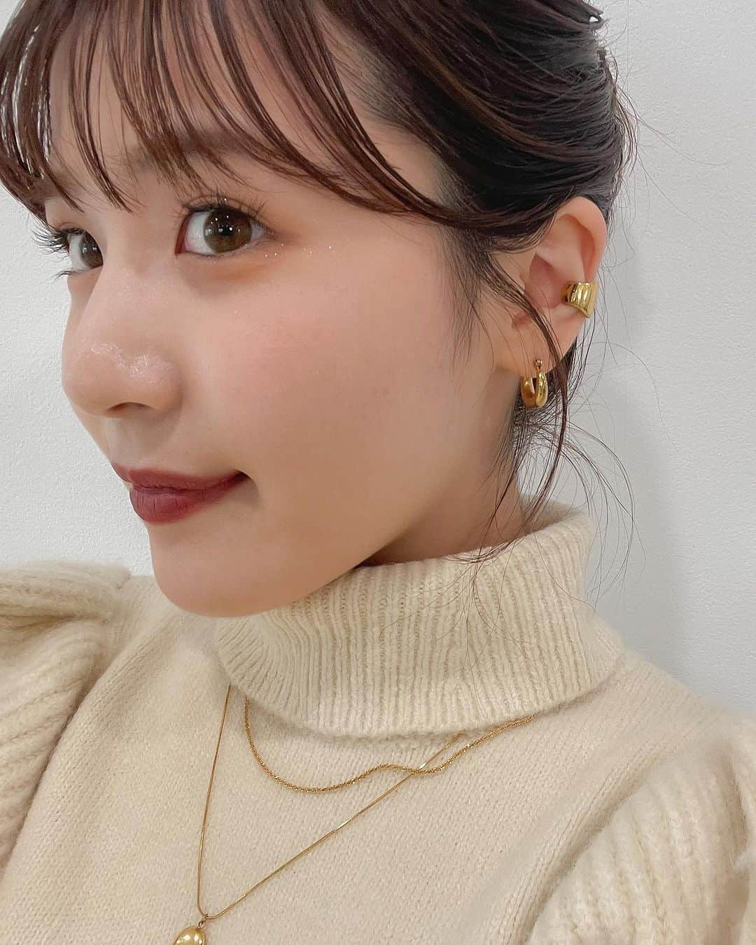 横井佑弥のインスタグラム：「結んでもかわいい 顔まわりのおくれげが大活躍☺︎  何ごとも毎日コツコツの積み重ねること 自分を信じて進むことがとっても大事 って日々感じるよー！  明日も良い一日にしよう‼︎  #やさしげ #oway #owayorganics」