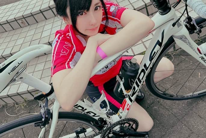 林檎蜜紀さんのインスタグラム写真 - (林檎蜜紀Instagram)「三重県のロードバイクイベント 第4回サイクルオータムフェスタ ゲストライダーで出演しました🚲🩷🍎  相変わらずアップダウンが激しい…！ 参加した皆様お疲れ様でした！ありがとうございました。 楽しかったー！！  #ロードバイク女子  #ゲストライダー  #サイクルオータムフェスタ #りんごみつき #team322」9月24日 19時52分 - ringo_mitsuki