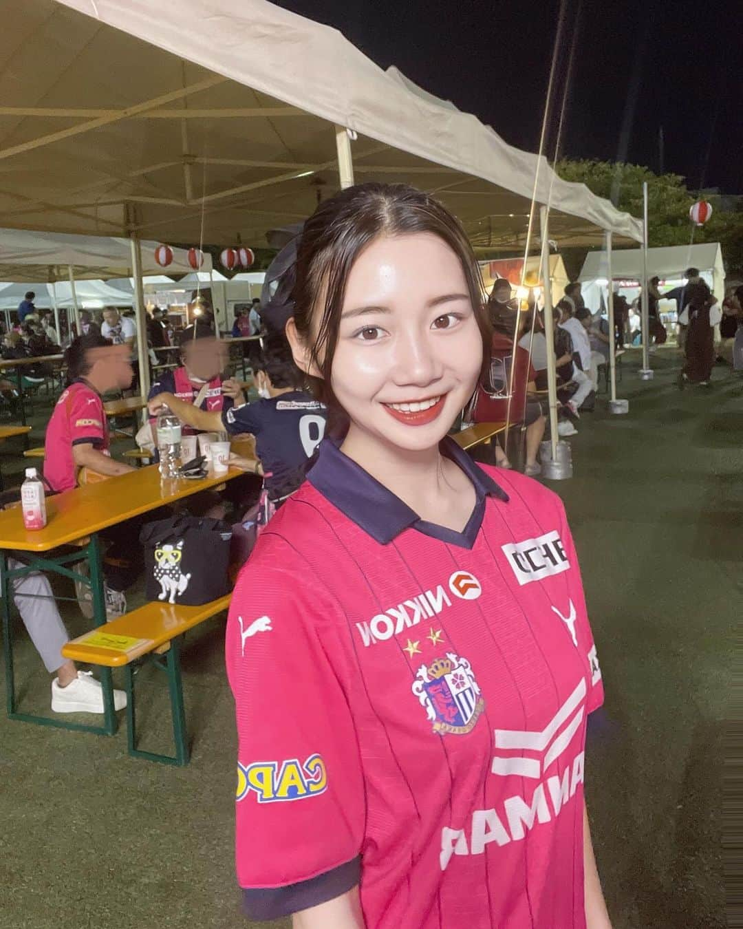 山口莉央さんのインスタグラム写真 - (山口莉央Instagram)「昨日はノエビアスタジアム神戸で観戦してきました⚽️🙌🏻  試合は悔しい結果となりました、、🥲悔しすぎる！！！！  でも、ガールのみんなにも会えて沢山お話できてとっても楽しかったです💕👏🏻  この悔しさを糧に次の試合は絶対勝つぞ〜！！！！30日のレディースデーは楽しい企画満載なので、いっぱい盛り上げて勝ちましょ〜！✊🏻   #セレッソ大阪 #セレ女 #セレッソ大阪応援ナビゲーター #セレッソ #サッカー観戦 #サッカー女子 #ユニフォーム #ユニフォーム女子 #ユニフォームコーデ #セレッソガール #ノエビアスタジアム神戸 #神戸観光 #関西被写体 #イエベ春 #サロモ関西 #骨格ウェーブ」9月24日 20時00分 - rio___yamaguchi