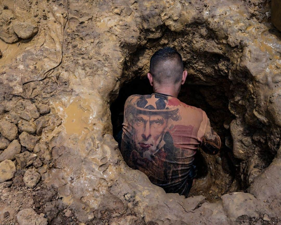 AFP通信さんのインスタグラム写真 - (AFP通信Instagram)「Gold and mercury, not books, for Venezuela's child miners⁣ ⁣ In the Venezuelan town of El Callao, extracting gold from soil starts as a kid's game, but soon becomes a full-time job that human rights activists slam as dangerous exploitation.⁣ Small and agile, the children's size helps them shimmy into narrow wells to hack out muddy earth, hoping it will contain gold -- which has become ever more precious as Venezuela's oil production has plummeted⁣ ⁣ 1 - A miner wearing a shirt with the image of "Uncle Sam" digs in a mine to extract gold, which will then be sold in El Callao, Bolivar State, Venezuela.⁣ ⁣ 2 - A miner works with a bar to dig and extract gold.⁣ ⁣ 3 - A miner shows rocks with traces of gold found in a mine to later be processed by hand in a mill in El Callao.⁣ ⁣ 4 & 5 - Mining children work digging in a mine in search of gold.⁣ ⁣ 6 - A young miner carries a bag of mud in an open pit mine in search of gold to later sell it in El Callao.⁣ ⁣ 7 - A mining boy unloads a bag of mud into a wooden container used to strain and wash mud in search of gold.⁣ ⁣ 8-> 9 - A young  miner strains and separates mercury from the mud used to adhere gold found in an open pit mine⁣ ⁣ 10 - A mining boy shows a ball of mercury that is used daily to separate the gold found among mud puddles.⁣ ⁣ 📷 @magdagibelli⁣ 📷 @yrispaul_21⁣ #AFP」9月24日 20時00分 - afpphoto