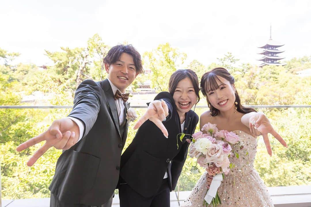 コトワ奈良公園プレミアムビューのインスタグラム：「. 結婚式が結び全力笑顔でラストカット🎶✨ 大切な1日をKOTOWAにお任せいただき ありがとうございます✨  . .  ▼▼▼ ブライダルフェアのご予約 ブログやウェディングレポートは @kotowanarakouen TOPページよりご覧ください🔍 . #kotowa奈良公園premiumview #koto嫁 #結婚式場#奈良結婚式場#ブライダルフェア#全国のプレ花嫁さんと繋がりたい #式場見学#カラードレス#ドレス選び#ヘアスタイル#プレ花嫁 #日本中のプレ花嫁さんと繋がりたい #前撮り#結婚式#プロポーズ#ブーケ招待状#奈良花嫁#ドレスフィッティング#ドレス#結婚式準備#ウェディングフォト#ウェディング#ウェディングドレス#結婚式場探し#dearswedding #ふたりの未来を探す旅」