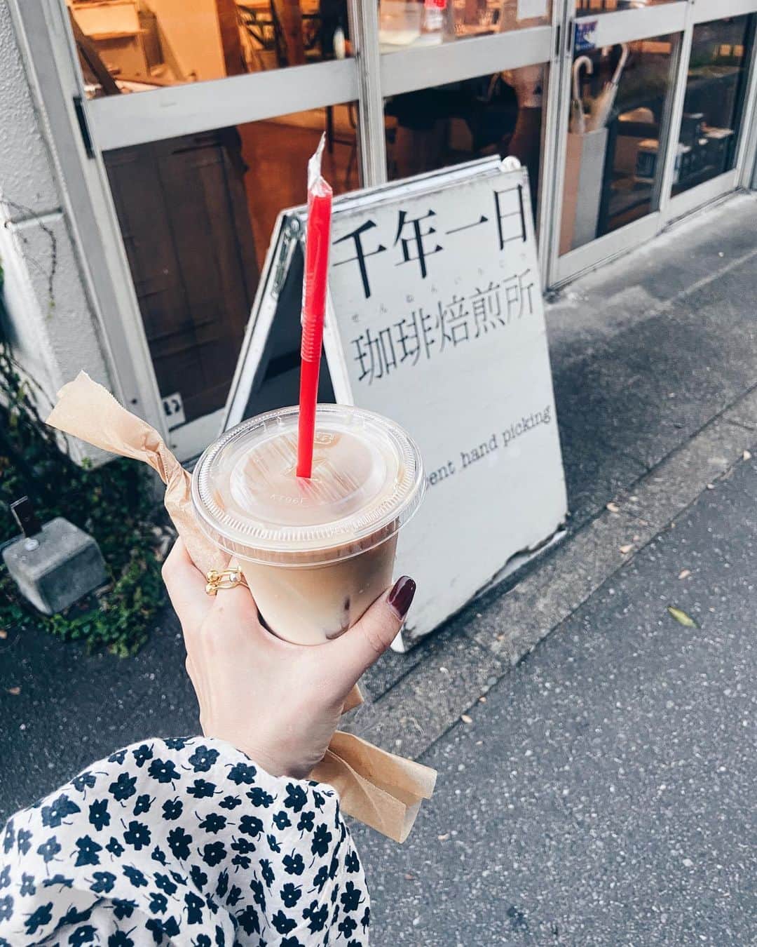 五島夕夏さんのインスタグラム写真 - (五島夕夏Instagram)「はじめての つくば。 蚤の市が気になって🌼  作品の材料や古着などを見て 良いリフレッシュになりました。  京都でも隙間時間にいろいろ周りたいな🦦🔥  #つくば #つくば蚤の市 #つくばカフェ」9月24日 20時06分 - goto_yuuka