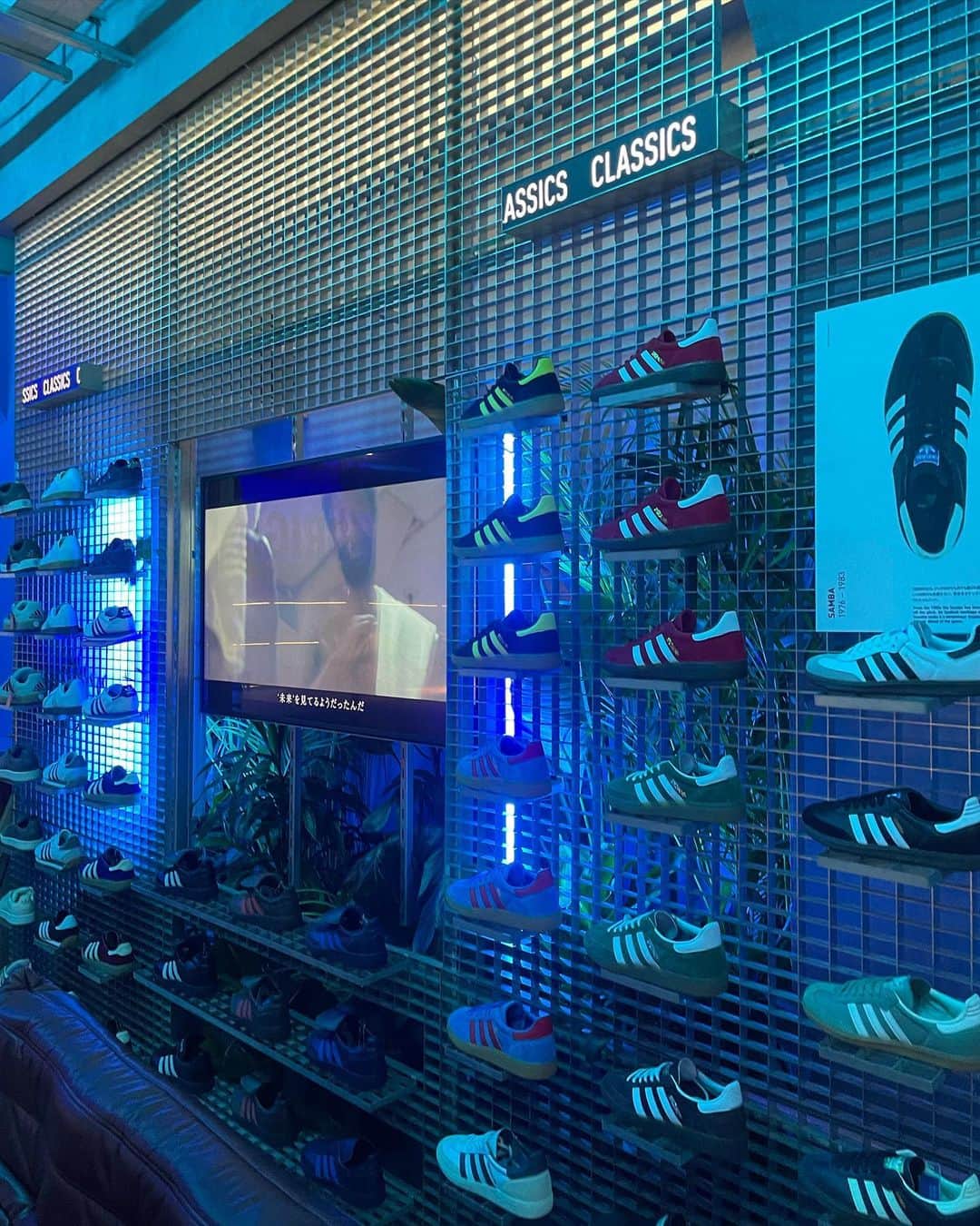 しゅうさんのインスタグラム写真 - (しゅうInstagram)「・ adidasOriginals Flagship Store 原宿🖤 reception partyに行ってきました🕺🏻 欲しいアイテムが沢山あった🫣  #adidas」9月24日 20時08分 - shuu_22_