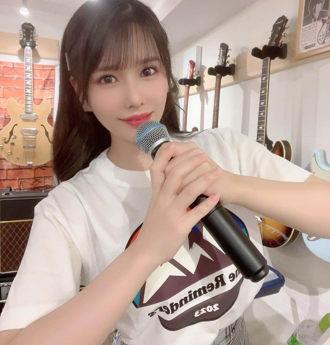 新垣優香のインスタグラム：「ちょこっとだけのインスタライブ見に来てくれた方ありがとうございました☺️☺️☺️ #今日は知り合いのライブでまたまた歌わせて頂いたのを#ライブ配信させて頂きました#松田聖子さんメインの歌#新しくなんか他の歌も覚えたいし#免許合宿から帰ったらボイトレも行きたいな#バンドメンバーの皆さん、お客様ありがとうございました#本当に本当に楽しかった#グラビアアイドル#新垣優香」