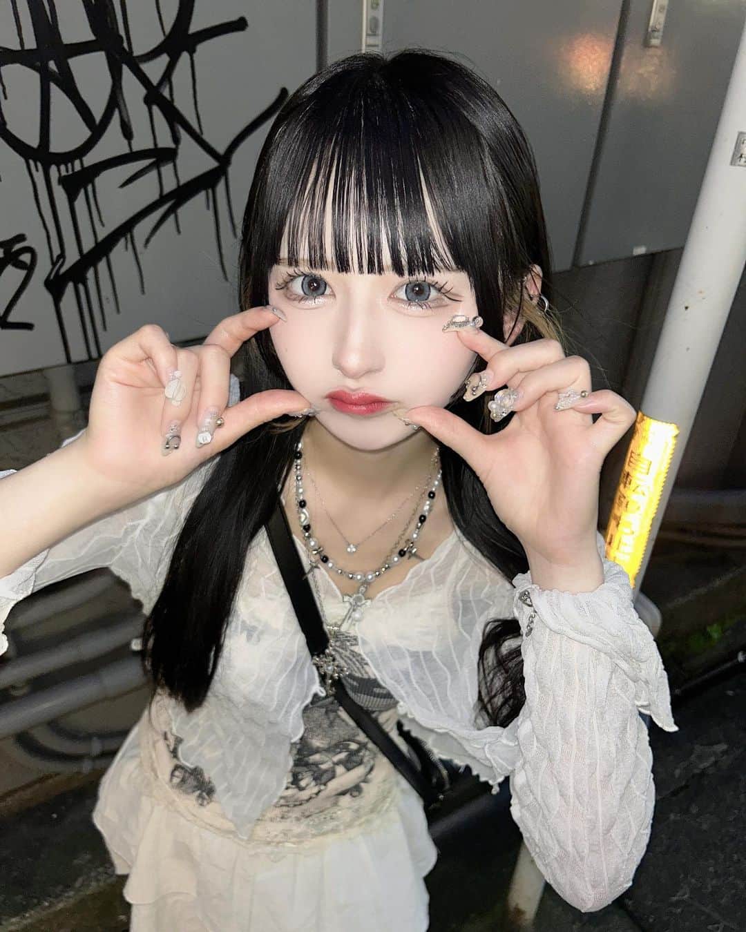 狐波ろんのインスタグラム：「最近このポーズハマってる」