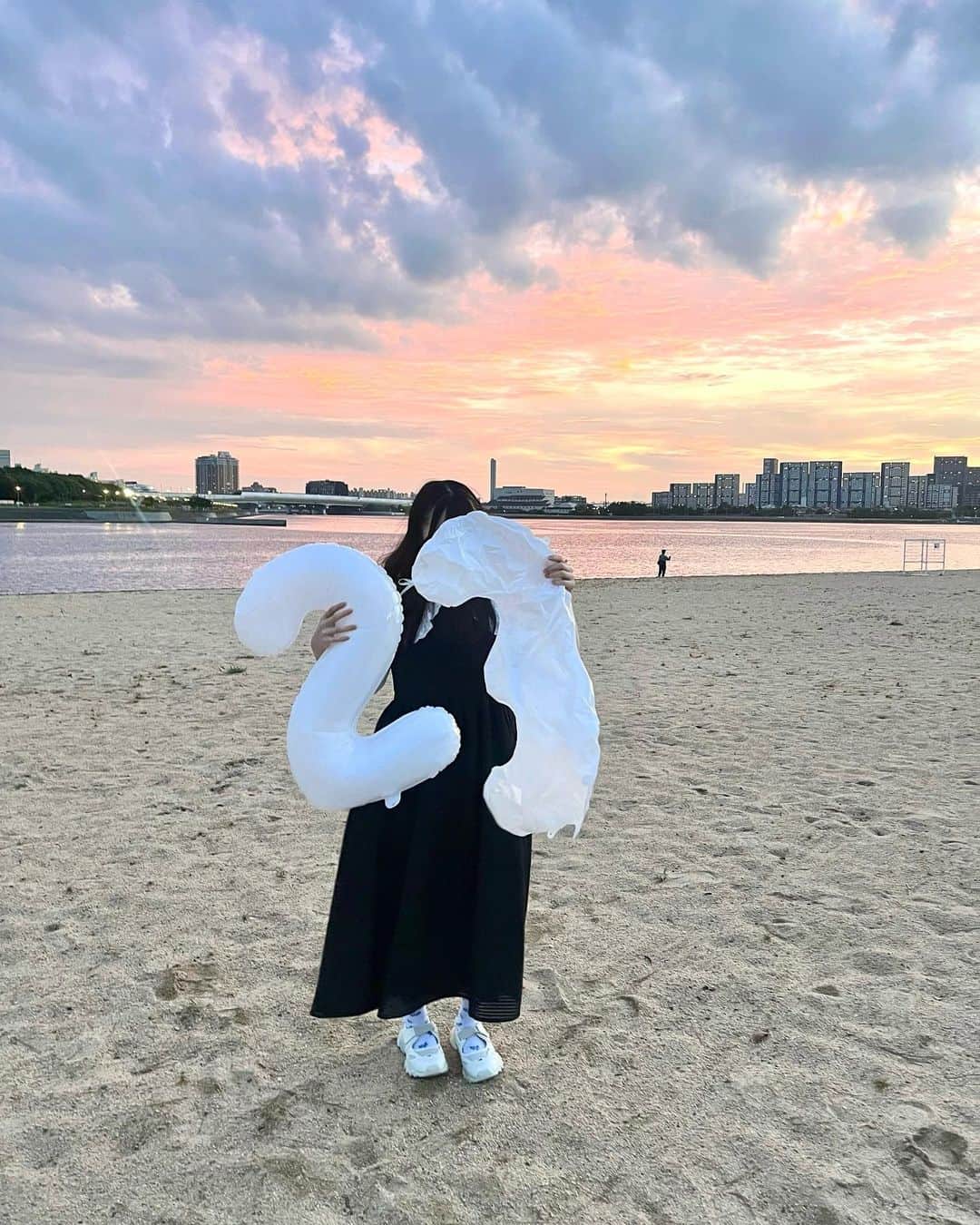 山根涼羽のインスタグラム：「😵‍💫🎈」