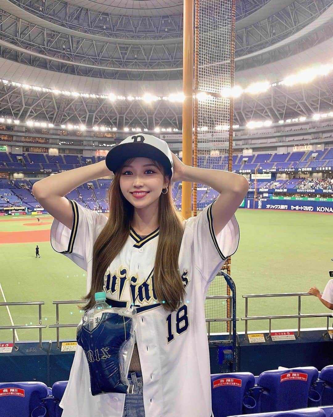 MISAKIさんのインスタグラム写真 - (MISAKIInstagram)「★ 🏟⚾️⚾️  #野球観戦 #オリックス  #オリ姫 #今日のコーデ #今日のメイク #マツエク #ファッション #カジュアルコーデ #大人カジュアル #大人かわいい #ロングヘア  #apex #apex女子 #ゲーマー女子」9月24日 20時15分 - y.bellafiorire