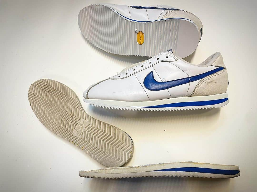 Sneaker At Randomさんのインスタグラム写真 - (Sneaker At RandomInstagram)「NIKE LEATHER CORTEZ  オールソール交換  ご依頼ありがとうございました。  #nike #コルテッツ #cortez #air #別注 #nikecortez #1996 #vibram #カスタムペイント #オフホワイト #オフホワイトナイキ #offwhite  #スニーカー剥がれ#アンジェラスペイント#AngelusPaint#スニーカー好き#スニーカーアトランダム #スニーカー #スニーカー修理 #修理職人 #市川 #本八幡 #大阪 #心斎橋 #梅田　#高円寺#sneakeratrandom #sneaker #shoestagram #repair」9月24日 20時18分 - sneaker_at_random