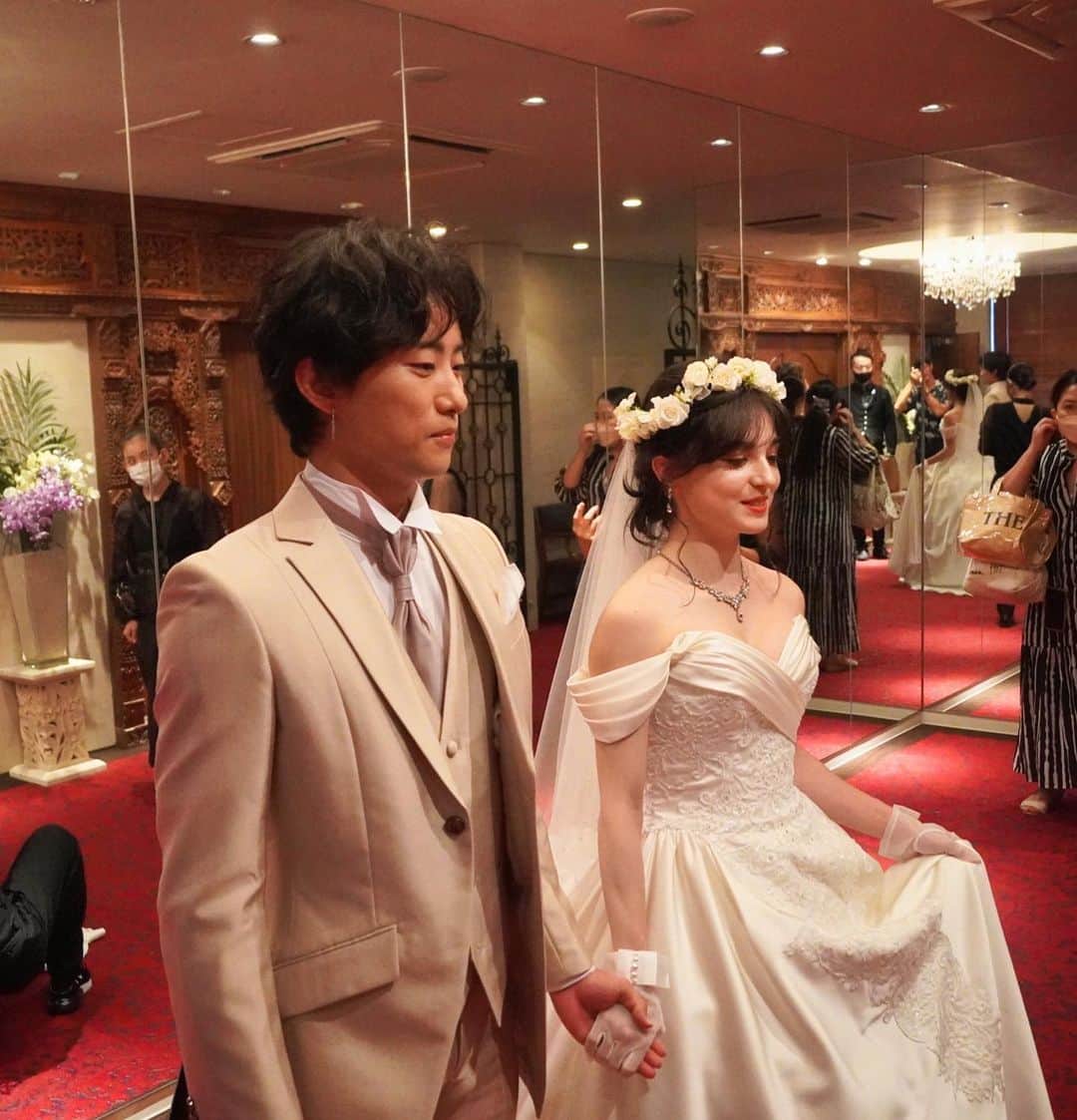 ヤマカイさんのインスタグラム写真 - (ヤマカイInstagram)「先日の結婚式イベント！ 式場にお越しいただきました皆様 LIVE配信を見てくださった皆様 誠にありがとうございました😊 . . 近々また大きいご報告がございます！ お時間ある際、YouTube覗いてくださると 嬉しいですンゴ🥳 . . 写真はハンク( @hank.hsueh ) 神父は兄( @daisuke_yamamoto34 ) ご協力はKADOKAWA様( @kadokawa_lifestylebooks ) ドレスは( @tigdress ) . . #結婚 #結婚式 #ウェデイングドレス #ネレアさん #ネレアさんかわいい #ヤマカイ #国際夫婦 #国際結婚」9月24日 20時20分 - yamakai_official