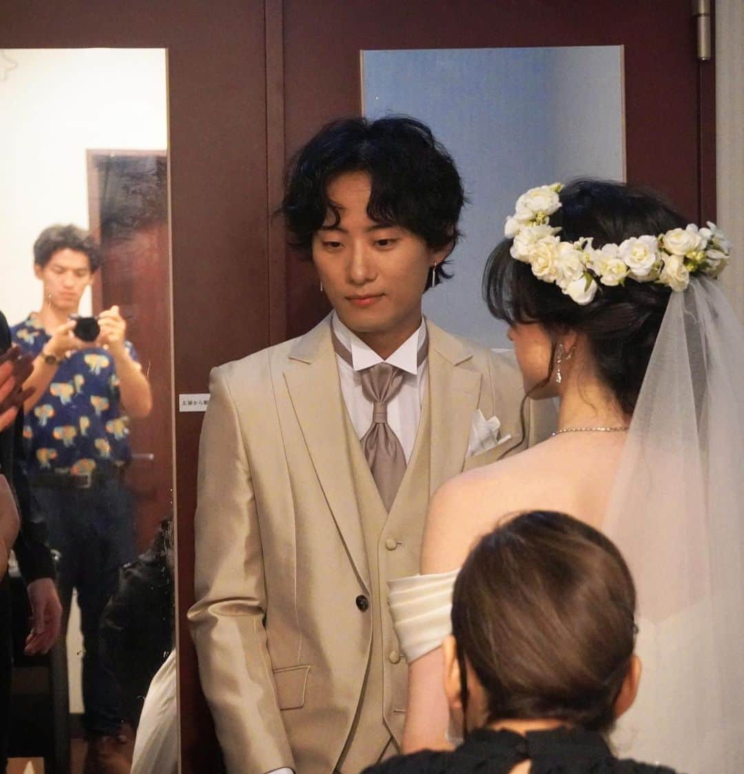 ヤマカイさんのインスタグラム写真 - (ヤマカイInstagram)「先日の結婚式イベント！ 式場にお越しいただきました皆様 LIVE配信を見てくださった皆様 誠にありがとうございました😊 . . 近々また大きいご報告がございます！ お時間ある際、YouTube覗いてくださると 嬉しいですンゴ🥳 . . 写真はハンク( @hank.hsueh ) 神父は兄( @daisuke_yamamoto34 ) ご協力はKADOKAWA様( @kadokawa_lifestylebooks ) ドレスは( @tigdress ) . . #結婚 #結婚式 #ウェデイングドレス #ネレアさん #ネレアさんかわいい #ヤマカイ #国際夫婦 #国際結婚」9月24日 20時20分 - yamakai_official