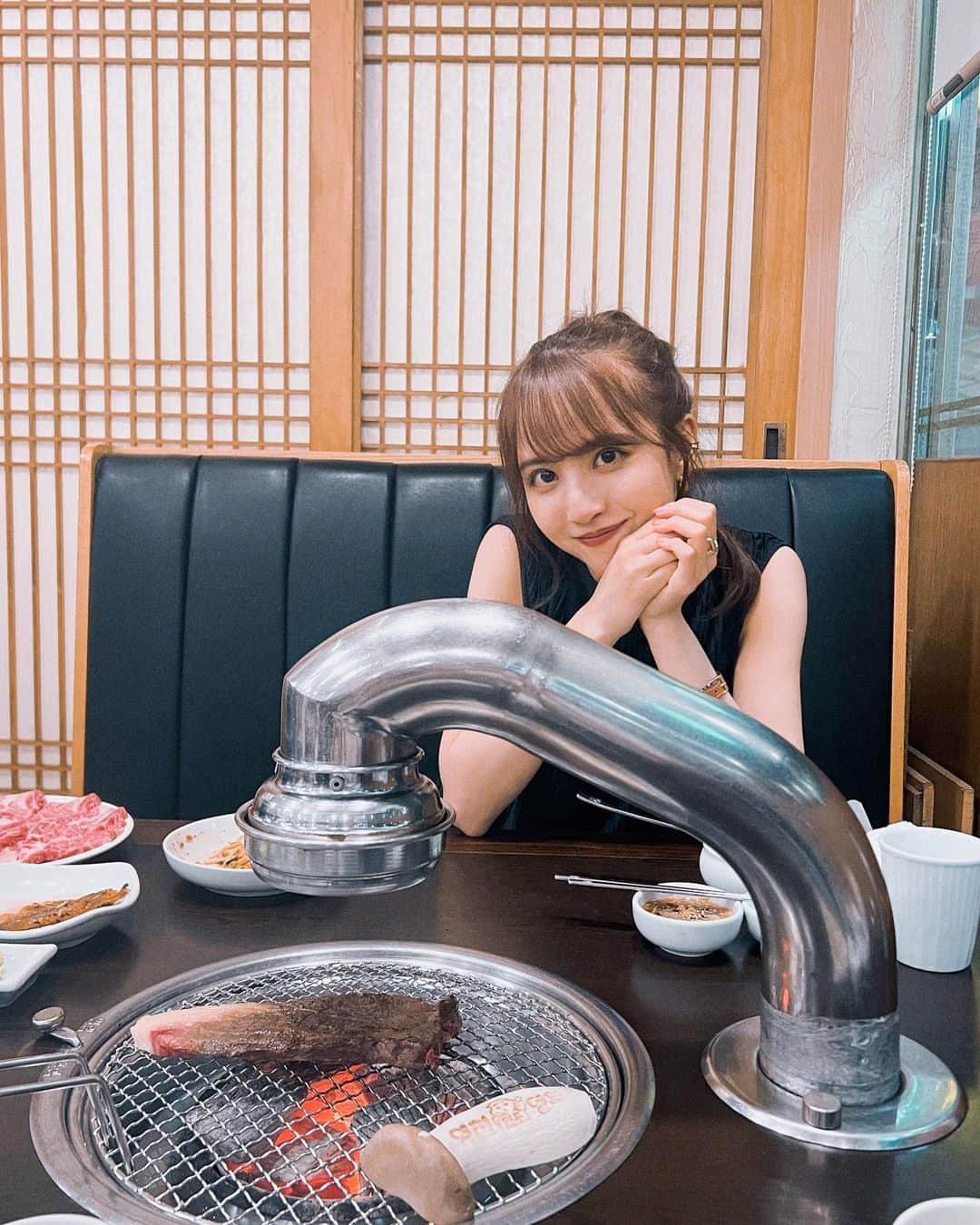 佐藤楓のインスタグラム：「.  夏のおもいで☁️  韓国でもだいすきな焼肉食べてきました…🤤🤎  #kaedegram」