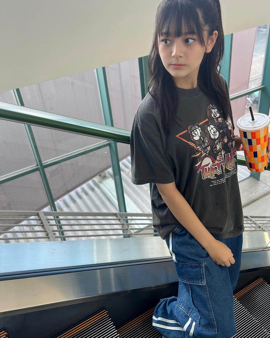 伊與田綾音のインスタグラム：「ラフなのになのにいつもよりおしゃれさんに見えない？✨ 髪型可愛くするだけでこんなに変わる！！」