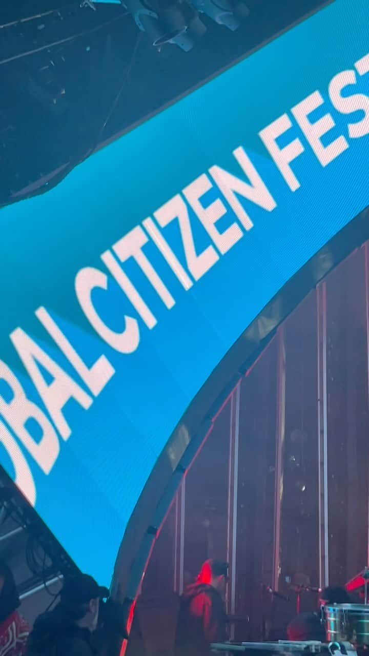 コモンのインスタグラム：「It’s always good to connect with @glblctzn to help solve some of the world issues because we are all Global Citizens!  It felt great to perform with @rapsody @spliffstar_mrlewis @bustarhymes @dnice & @officialbigdaddykane」