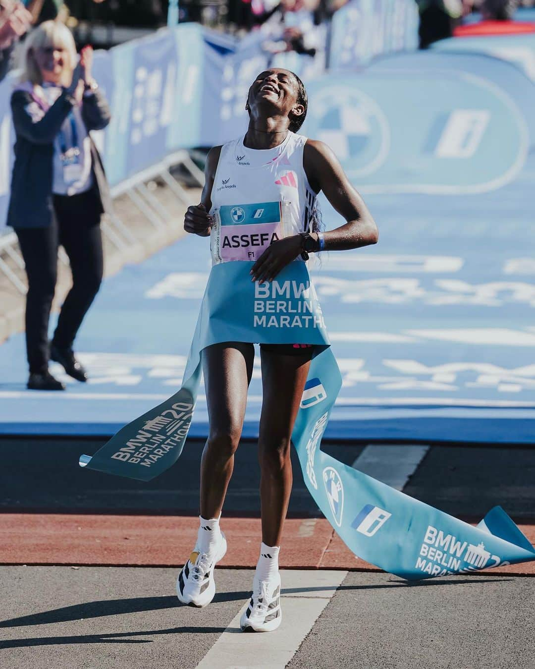 adidasさんのインスタグラム写真 - (adidasInstagram)「NEW. WORLD. RECORD /// 2:11:53 🚨🔥  History demolished by over TWO MINUTES at @berlinmarathon – @tigist__assefa is truly something special. ✨  The greatest female marathon runner of all time… in our lightest and fastest shoe ever created.  👟 #Adizero Adios Pro Evo 1  Innovation meets excellence. #ImpossibleIsNothing」9月24日 20時24分 - adidas