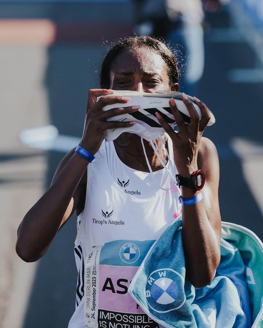 adidasさんのインスタグラム写真 - (adidasInstagram)「NEW. WORLD. RECORD /// 2:11:53 🚨🔥  History demolished by over TWO MINUTES at @berlinmarathon – @tigist__assefa is truly something special. ✨  The greatest female marathon runner of all time… in our lightest and fastest shoe ever created.  👟 #Adizero Adios Pro Evo 1  Innovation meets excellence. #ImpossibleIsNothing」9月24日 20時24分 - adidas