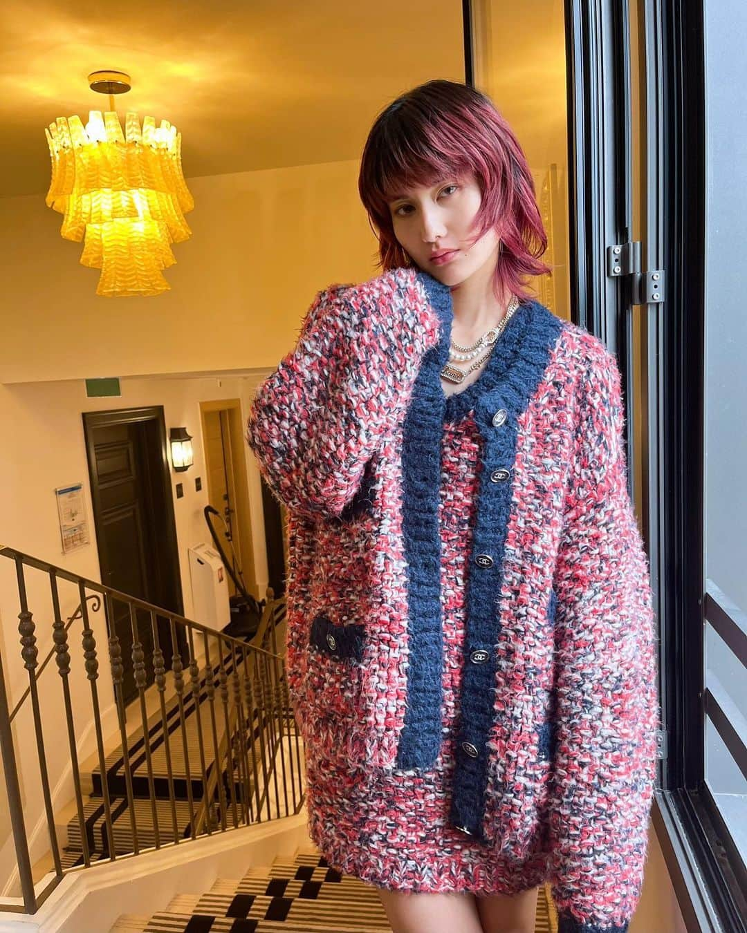 橋本愛さんのインスタグラム写真 - (橋本愛Instagram)「It was a very nice trip💞  Thank you @chanel.beauty  @chanelofficial  @ellejapan ❤️❤️❤️  New wine red hair  💜👩‍🦰💜 💟✡️✝️☯️☦️🔯💟」9月24日 20時32分 - ai__hashimoto