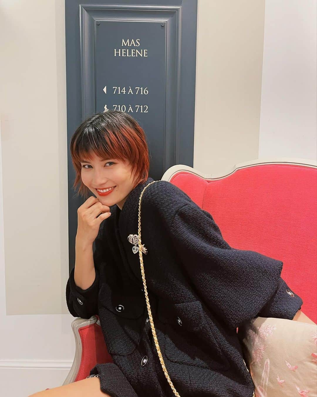 橋本愛さんのインスタグラム写真 - (橋本愛Instagram)「It was a very nice trip💞  Thank you @chanel.beauty  @chanelofficial  @ellejapan ❤️❤️❤️  New wine red hair  💜👩‍🦰💜 💟✡️✝️☯️☦️🔯💟」9月24日 20時32分 - ai__hashimoto