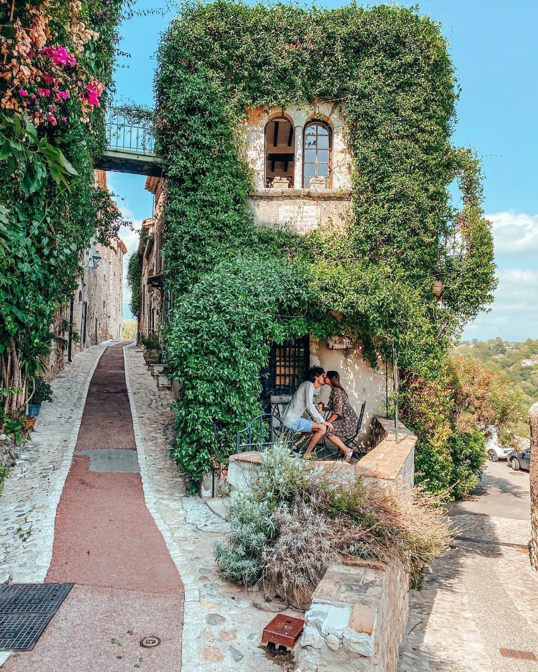 9GAGさんのインスタグラム写真 - (9GAGInstagram)「Would French Riviera be your next summer destination? 🌿 Follow @voyaged for more travel ideas 🌍✈️ - 📷 @takemyhearteverywhere - #voyaged #9gag #travel #france #frenchriviera」9月24日 20時30分 - 9gag