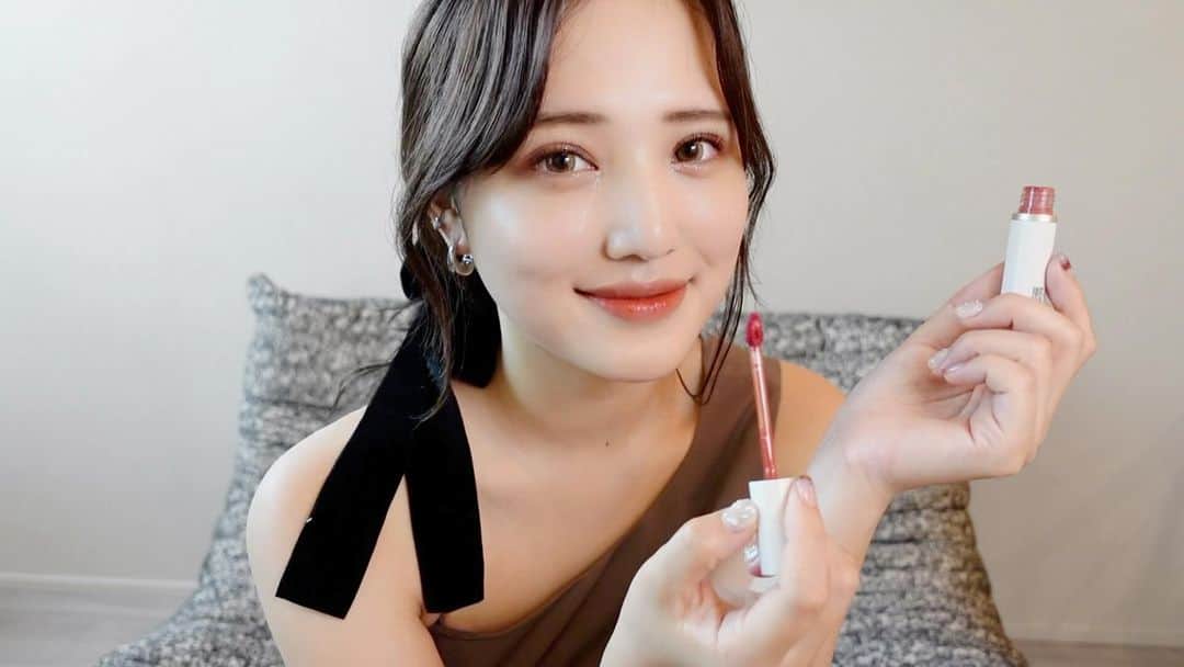 金光みり愛のインスタグラム：「YouTubeに久しぶりのGRWM投稿しました💐🫶🏻  めちゃめちゃ雑談してて長尺になっちゃったので、 作業BGMやご飯のお供に是非🤣☕️💖  最近痩せた理由や、重大発表、両家顔合わせの話などなど、 話題盛りだくさんだよ🥰  途中熱く語ってます笑、みんな見てね〜💕 金光みり愛でYouTube検索🔍」