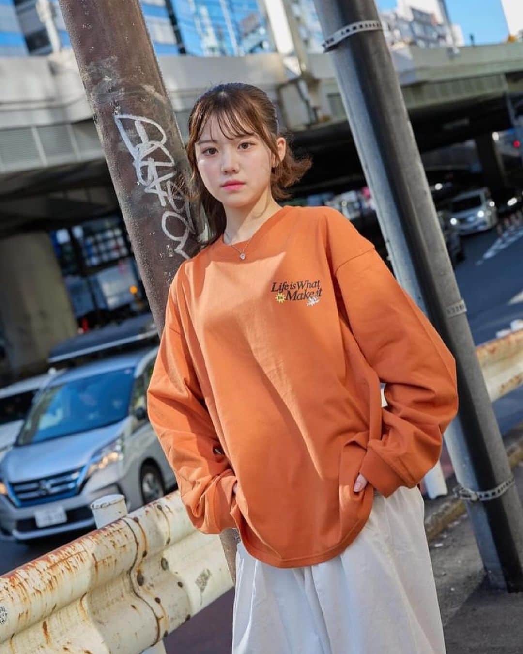 のインスタグラム：「先日 @thatslife.jp さんのモデルをさせてもらってきました！  9/23(土)21:00〜販売開始なのでぜひチェックしてみて下さい︎‪🫶🏻❤️‍🔥  #05 #fyp #ad」