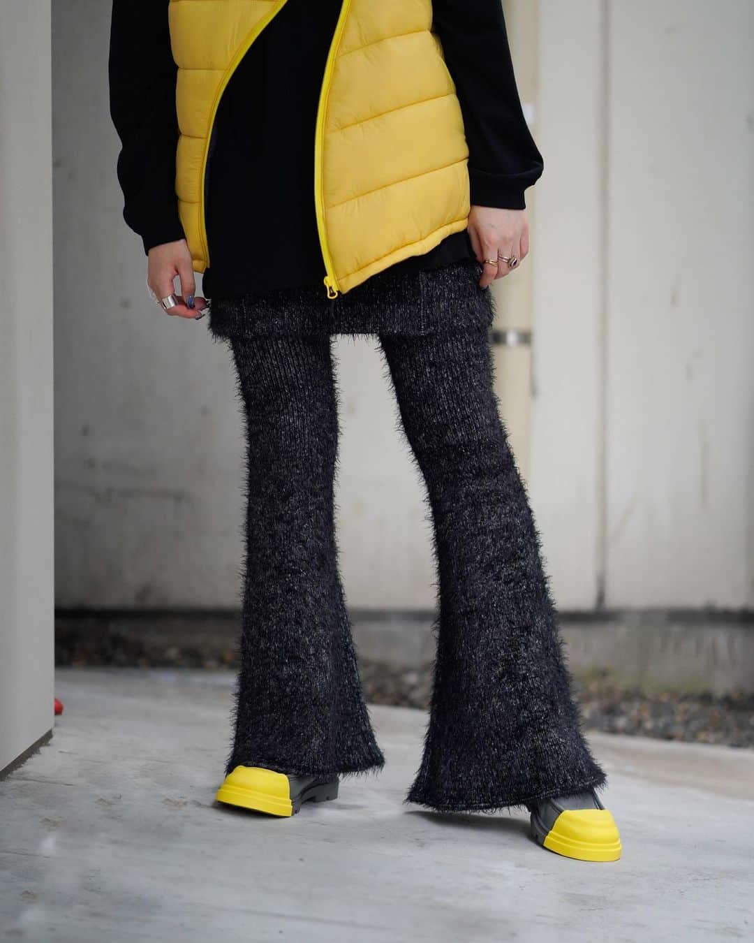 JOINT WORKSさんのインスタグラム写真 - (JOINT WORKSInstagram)「【irojikake/イロジカケ】 2015年にスタートしたイロジカケは、「外に出たくなる、素敵な場所に連れて行ってくれる服を作りたい」という想いから紗羅マリーが立ち上げたユニセックスブランド。 ストリートカルチャーの空気感とアートが色付く個性豊かなデザインでありながら、女性らしい独特な色気を醸し出す。  no.23011711000730 @baycrews   #baycrews #jointworks #irojikake」9月24日 20時48分 - jointworks.jp