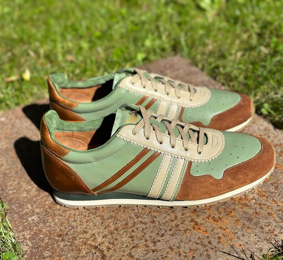 ツェハのインスタグラム：「New Marathon Kollektion #zeha #zehaberlin #berlin #berlincity #berlinshopping #shuhe #sneakers #calzature #footwear #chaussures #shoes #vintage #vintagestyle #sport #vintagesport #ddr #marathon #zehamarathon #retrosneakers #maratona #gelb #yellow #giallo #jaune  #amarillo #beige #corda #red #black #green」