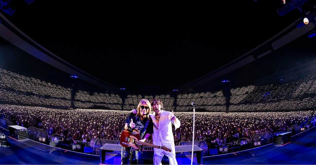 B’zさんのインスタグラム写真 - (B’zInstagram)「B’z LIVE-GYM Pleasure 2023 -STARS- at YANMAR STADIUM NAGAI  THANK YOU!!  #Bz  #Bz35th  #Pleasure2023  #STARS #ヤンマースタジアム長居」9月24日 20時45分 - bz_official_insta