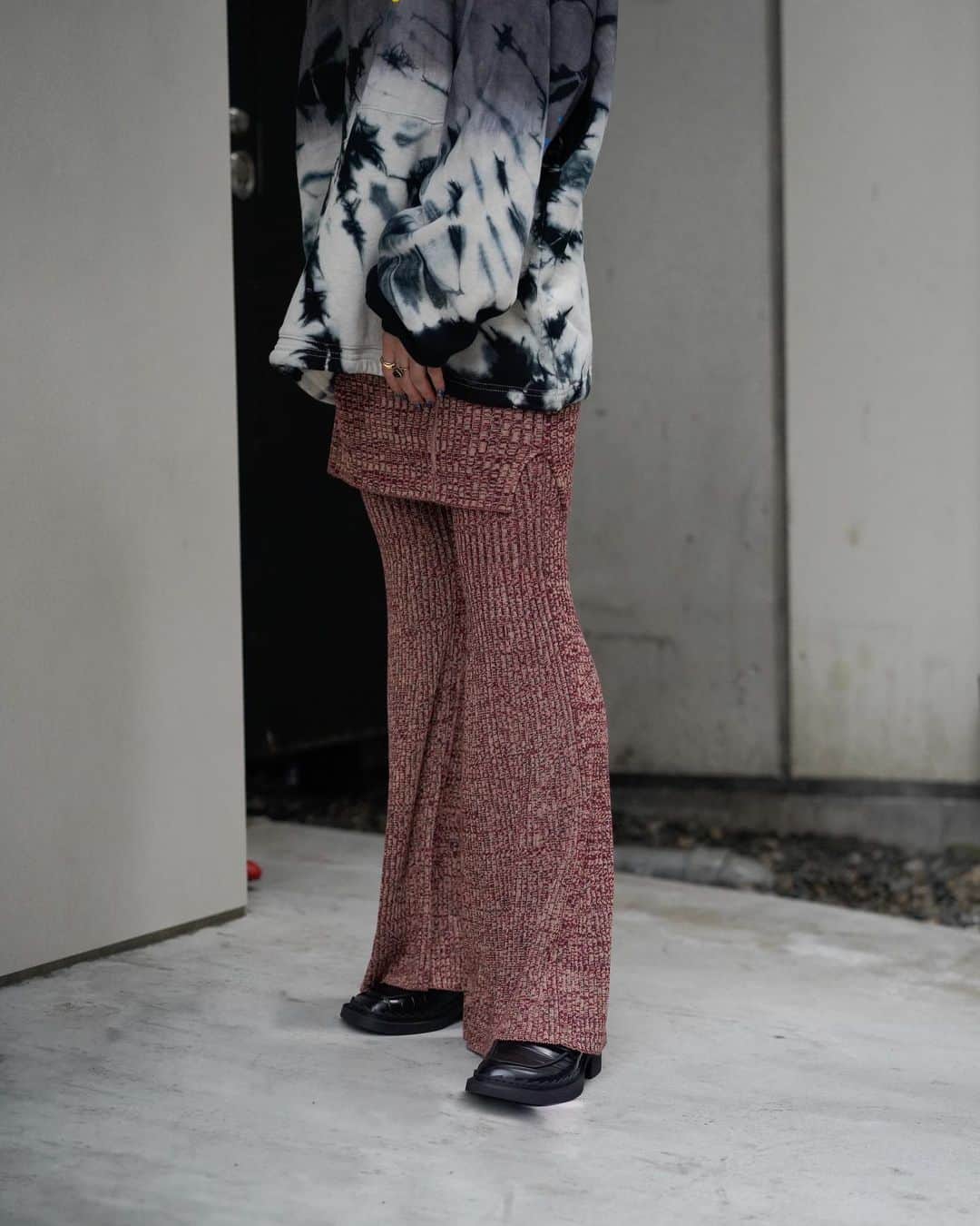 JOINT WORKSさんのインスタグラム写真 - (JOINT WORKSInstagram)「【irojikake/イロジカケ】 2015年にスタートしたイロジカケは、「外に出たくなる、素敵な場所に連れて行ってくれる服を作りたい」という想いから紗羅マリーが立ち上げたユニセックスブランド。 ストリートカルチャーの空気感とアートが色付く個性豊かなデザインでありながら、女性らしい独特な色気を醸し出す。  no.23070711004030 @baycrews   #baycrews #jointworks #irojikake」9月24日 20時46分 - jointworks.jp