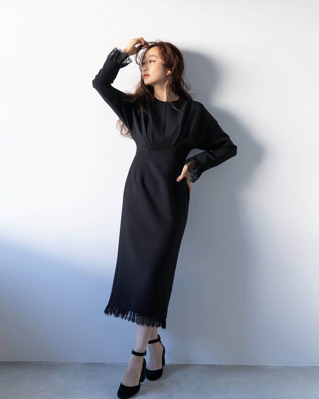 ロペのインスタグラム：「【ROPÉ × Megumi Kanzaki Design by Masaco Teranishi】 ⁡ ほんとうに必要とされる オケージョンウェアってなんだろう。  毎日をいそがしく過ごす女性には きっと様々なシーンやイベントが訪れる。  そんな大切な冠婚葬祭や節目の席で 凛と自分らしくいられるお気に入りの一着に出会えたら。 ⁡ ROPEは美容家・神崎恵さんと デザイナー・MasacoTeranishiさんをゲストに迎え、 心にそっと寄り添うオケージョンウェアを考えました。 今の時代を自由に謳歌する女性に向けた 特別な一着になることを願って。 ⁡ J'aDoRe JUN ONLINEでご購入いただけます。 ⁡直営店では10/4(水)より発売開始いたします。 ⁡ ⁡ @rope_jp @jadorejunonline  @megumi_kanzaki  @masaco_teranishi #ロペ #ROPÉ #ropejp」