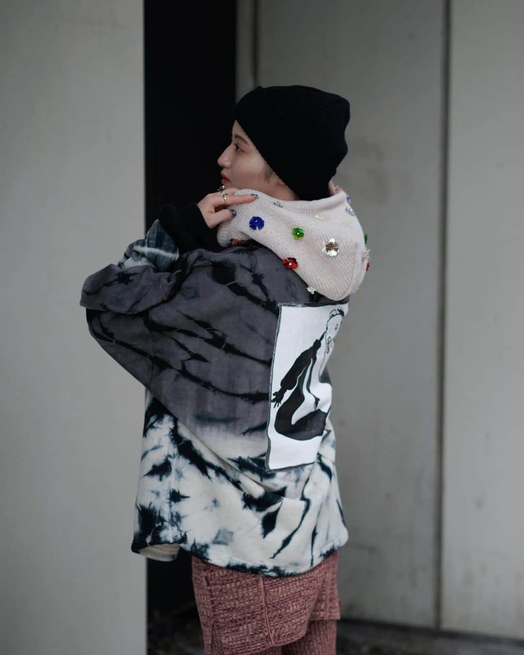 JOINT WORKSのインスタグラム：「【irojikake/イロジカケ】 2015年にスタートしたイロジカケは、「外に出たくなる、素敵な場所に連れて行ってくれる服を作りたい」という想いから紗羅マリーが立ち上げたユニセックスブランド。 ストリートカルチャーの空気感とアートが色付く個性豊かなデザインでありながら、女性らしい独特な色気を醸し出す。  no.23070711004030 @baycrews   #baycrews #jointworks #irojikake」