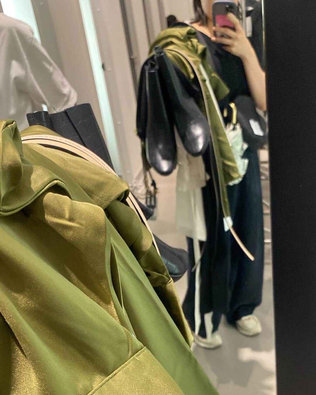 のインスタグラム：「🚗🛍️」