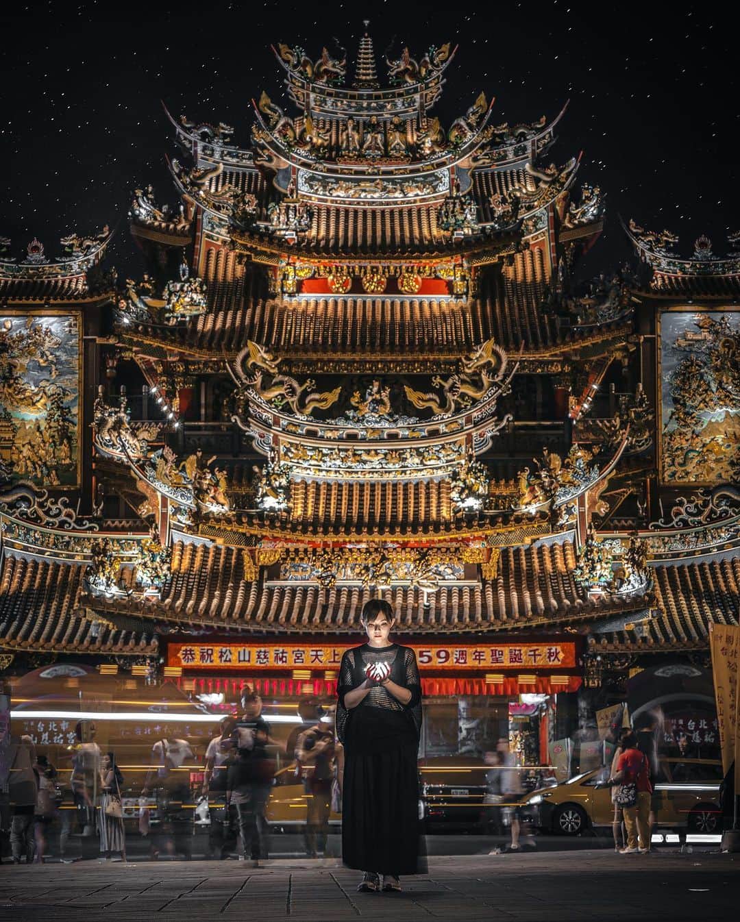 R̸K̸さんのインスタグラム写真 - (R̸K̸Instagram)「Temple Pack in Taiwan ・ ・ ・ ・ #beautifuldestinations #earthfocus #earthbestshots #earthoffcial #earthpix #台湾#台湾 #Taiwan #thegreatplanet #discoverearth #livingonearth  #theglobewanderer #awesome_photographers #wonderful_places #TLPics #designboom #voyaged #sonyalpha #bealpha #travellingthroughtheworld #streets_vision  #d_signers #luxuryworldtraveler #fromwhereidrone #onlyforluxury #nightphotography  @sonyalpha  @lightroom @soul.planet @earthfever @9gag @paradise @natgeotravel @awesome.earth @national_archaeology」9月24日 21時06分 - rkrkrk