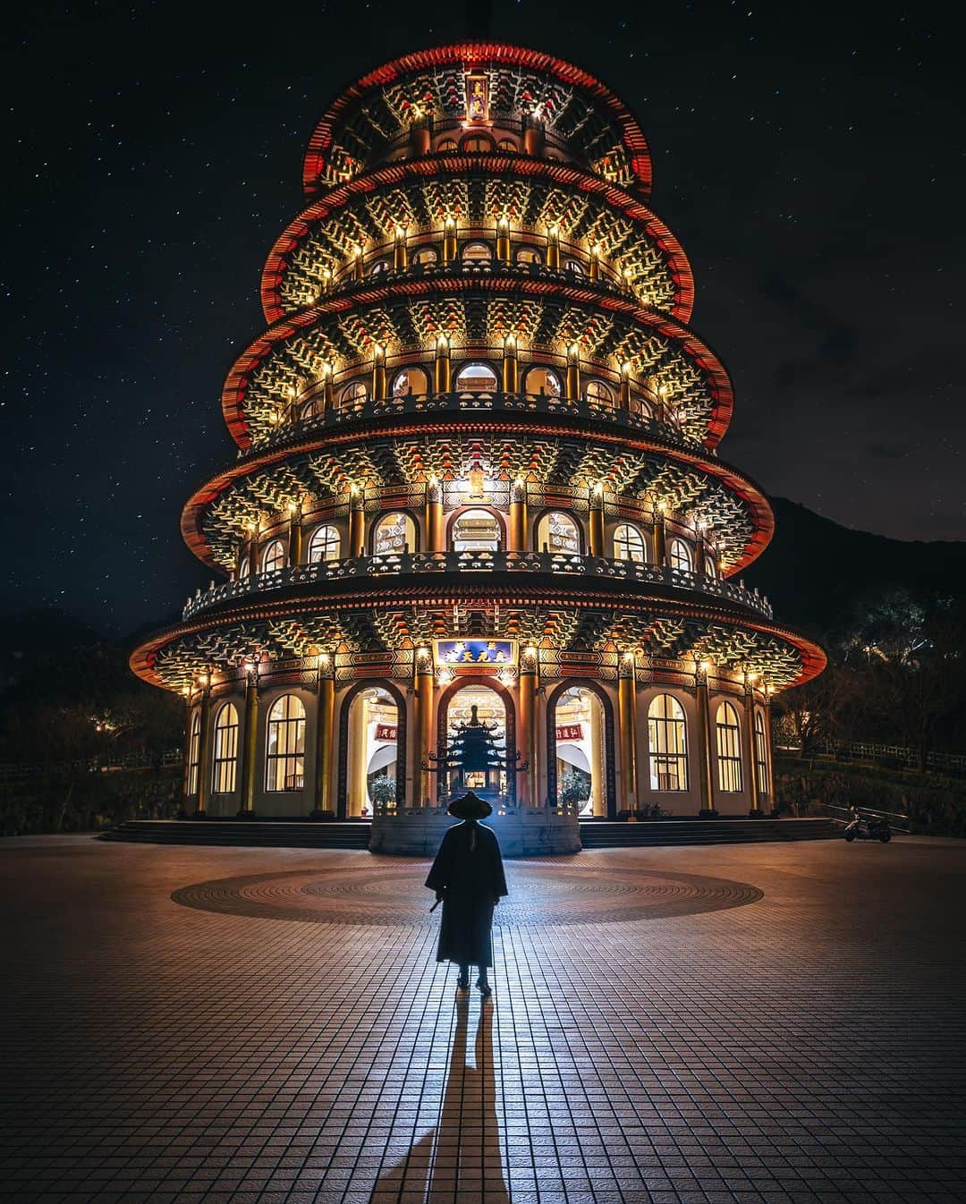 R̸K̸さんのインスタグラム写真 - (R̸K̸Instagram)「Temple Pack in Taiwan ・ ・ ・ ・ #beautifuldestinations #earthfocus #earthbestshots #earthoffcial #earthpix #台湾#台湾 #Taiwan #thegreatplanet #discoverearth #livingonearth  #theglobewanderer #awesome_photographers #wonderful_places #TLPics #designboom #voyaged #sonyalpha #bealpha #travellingthroughtheworld #streets_vision  #d_signers #luxuryworldtraveler #fromwhereidrone #onlyforluxury #nightphotography  @sonyalpha  @lightroom @soul.planet @earthfever @9gag @paradise @natgeotravel @awesome.earth @national_archaeology」9月24日 21時06分 - rkrkrk