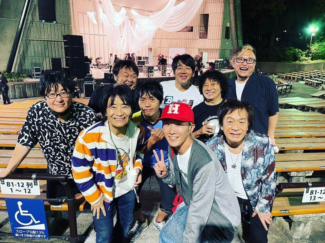 山田義孝さんのインスタグラム写真 - (山田義孝Instagram)「🔥🔥🔥 スタレビさんのライブへ✨ 日比谷野外大音楽堂に行ってきました🥹 40周年という事で自分達の26年後を想像しながら観ました。 こんなにパワフルに楽しんでLIVEが出来ている40周年を目指します。 あぁ 本当に幸せな時間だった。  多分３日に1回くらいのペースでLIVEで唄っている要さんが帰り際にかけてくれた言葉が 「今度カラオケ行こうな！」で笑ってしまいました。  最高のモンスターバンドです。 またご一緒できる日を楽しみに頑張ります。  #スターダストレビュー #日比谷野音」9月24日 21時00分 - yamadayositaka