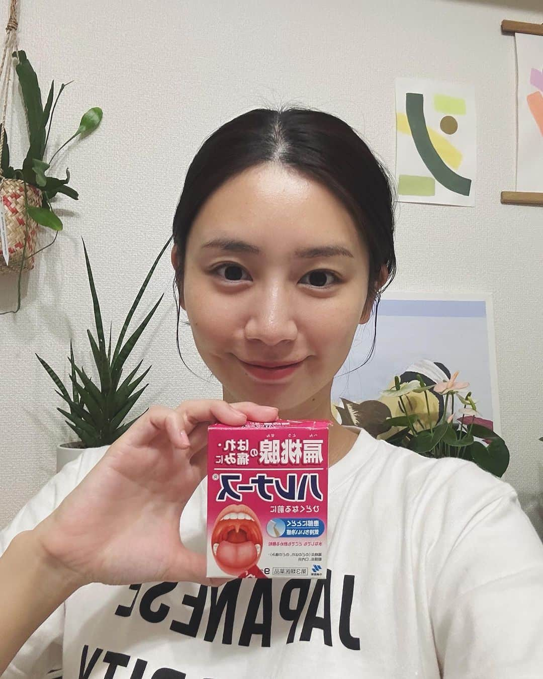 篠原真衣さんのインスタグラム写真 - (篠原真衣Instagram)「小林製薬ハレナースのCMが引き続き流れます♡ なんとなんと今年で8年目！ 今日は私もスタジオの乾燥が気になって、喉やられそうだと思ったので、ハレナース入れときました👄 スーッと飲みやすいですよん☺︎︎ 早めが『効いて来た！』を実感できるポイント。 #ハレナース #小林製薬」9月24日 21時01分 - shinomai425