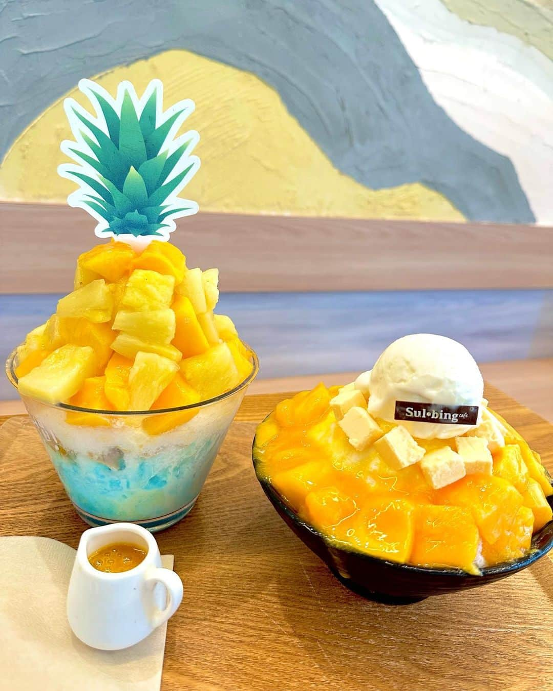 あいりさんのインスタグラム写真 - (あいりInstagram)「🍍 新大久保の @sulbingjapan に行ったよ🍧  チーズも入っててかき氷に合うのかな？と思ってたけど、 めちゃくちゃ美味しかった🥺💗  私はどっちを食べたでしょう？🫣  #サロンモデル#撮影依頼受付中#フリーモデル#かき氷#新大久保カフェ#新大久保グルメ」9月24日 21時15分 - airi___10