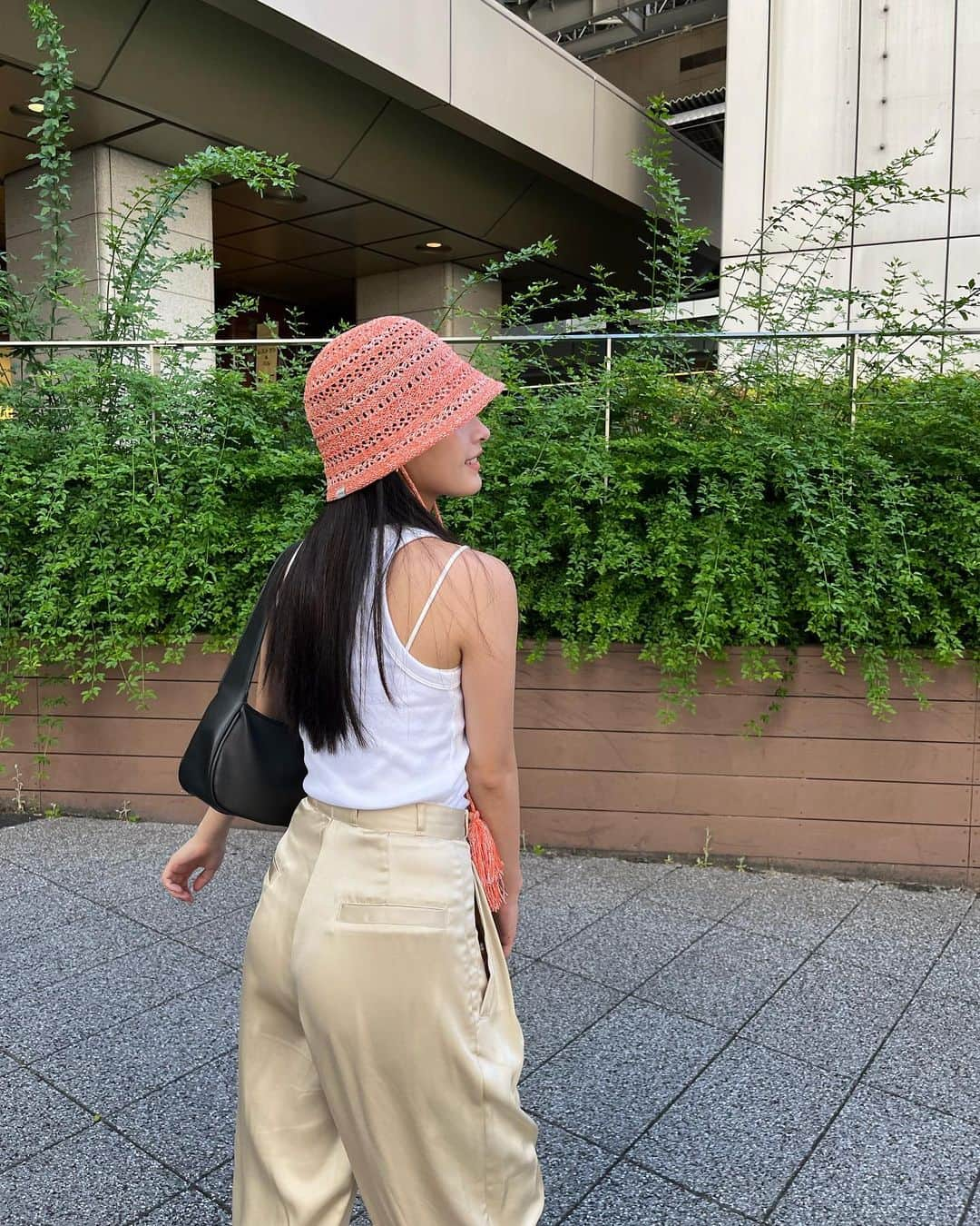 早坂風海さんのインスタグラム写真 - (早坂風海Instagram)「夏終わりっぽい…🍂 ⁡ 涼しげな服装ももう終わりかな😌 ⁡ ⁡ ⁡ そしてそして、 明日、9月25日「おはよう朝日です」のクローズアップのコーナーに出演します☀️ ⁡ チェックザヒッツです☝️ ⁡ コーナーは、7:37頃〜です！ 是非みてください🐰🤍 ⁡ ⁡ ⁡ #早坂風海 #カザスタグラム #おはよう朝日です #おは朝 #チェックザヒッツ」9月24日 21時09分 - kazami42_official