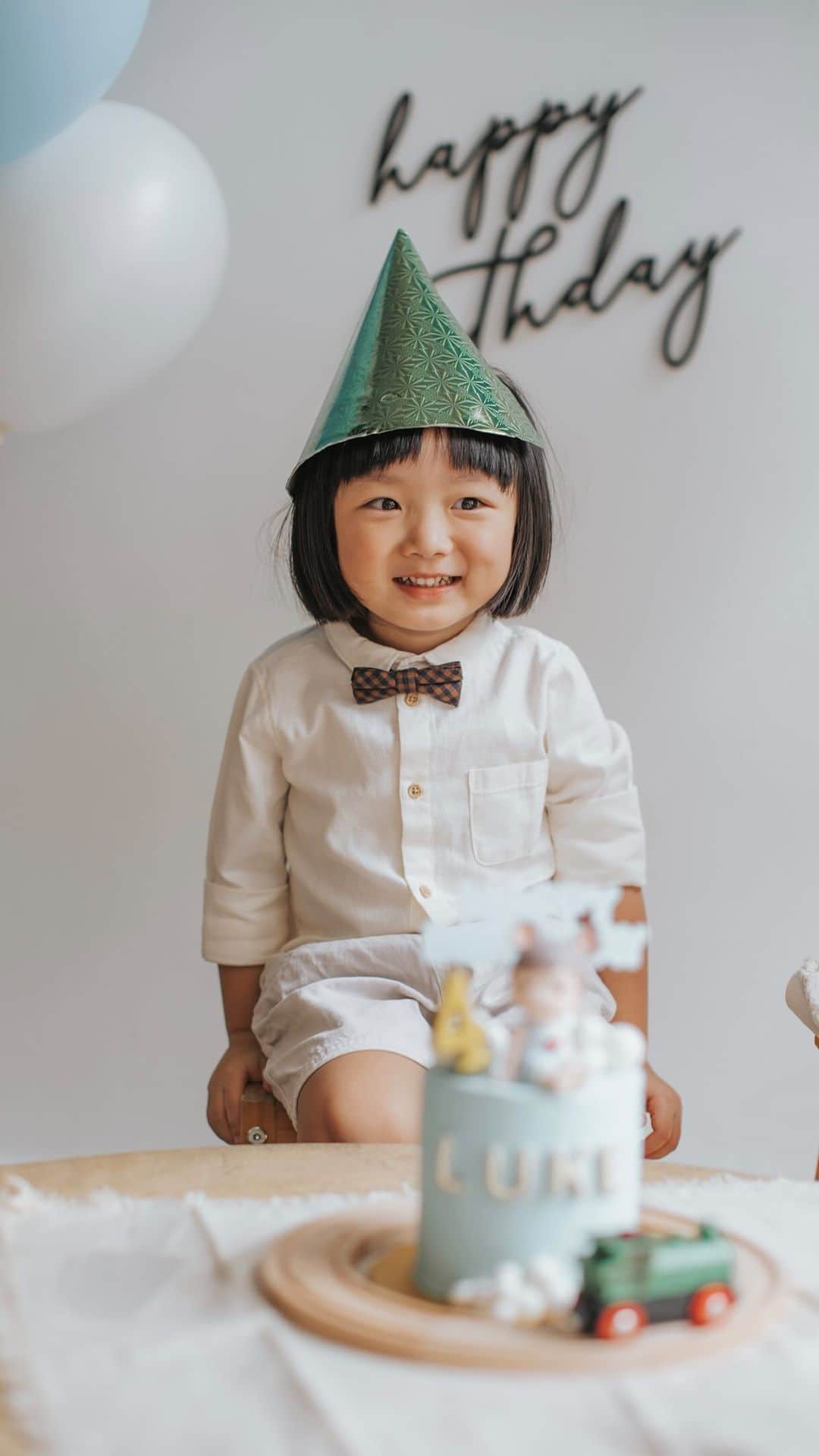 MOMOツインズのインスタグラム：「And just like that, our precious Luke turned 4 ❤️ #happybirthday」